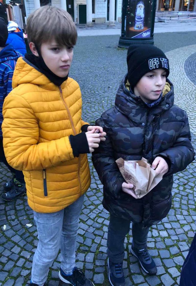 Hľadanie mikulášskych kamienkov