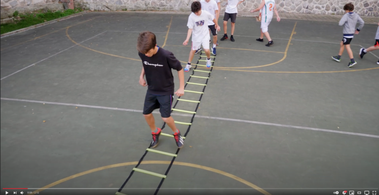 Dynamická rozcvička s kužeľmi, frekvenčným rebríkom a koordinačnými kruhmi