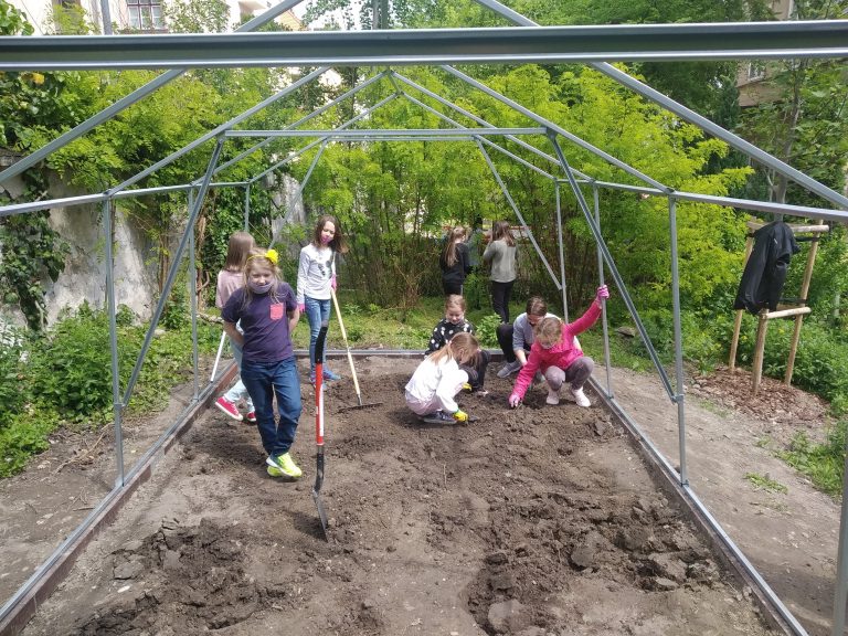 Školský fóliovník – projekt Deti pre Bratislavu