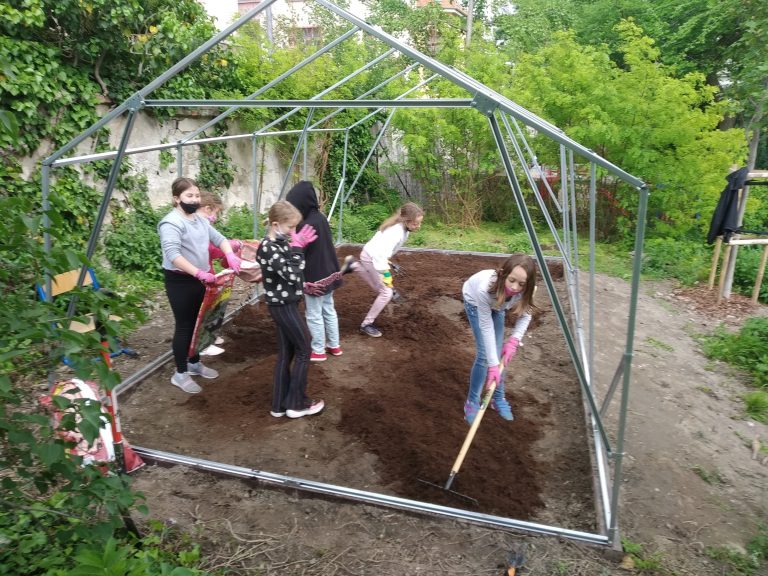 Školský fóliovník – projekt Deti pre Bratislavu