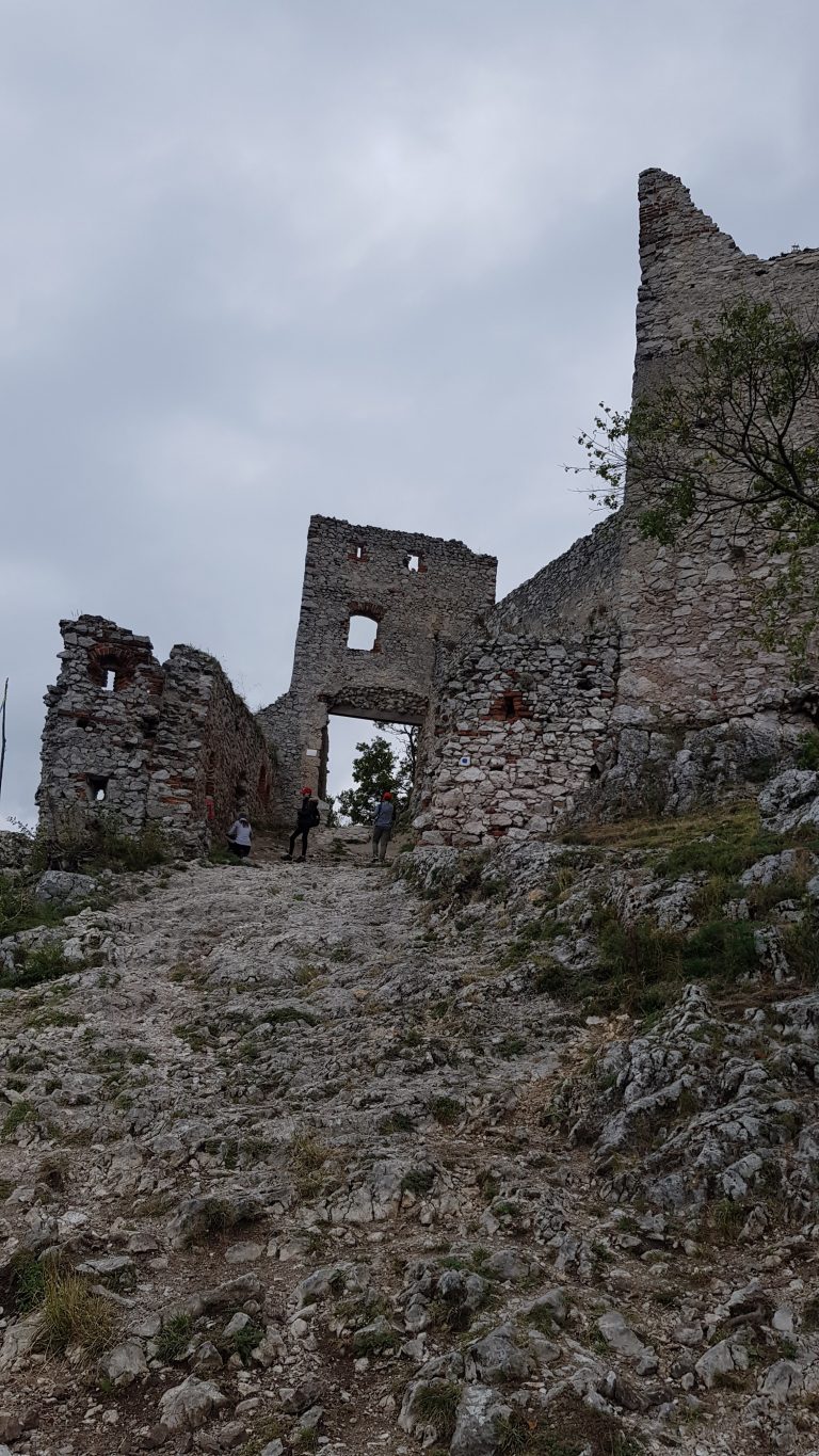 S turistickým krúžkom Plaveckým krasom