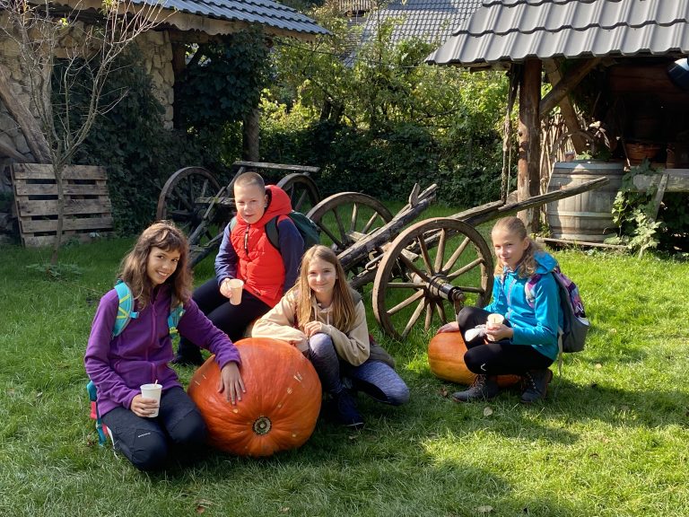 S turistickým krúžkom z Lozorna cez Abeland do Stupavy