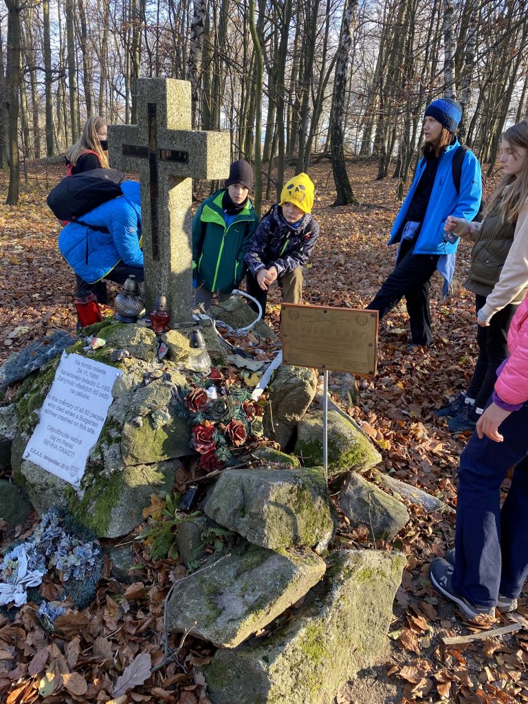 S turistickým krúžkom zo Svätého Jura na hrad Biely Kameň a Sakrakopec
