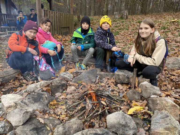 S turistickým krúžkom zo Svätého Jura na hrad Biely Kameň a Sakrakopec