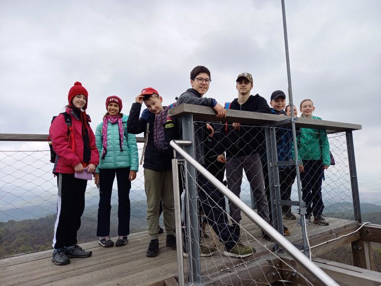 S turistickým krúžkom na päť malokarpatských sedemstoviek