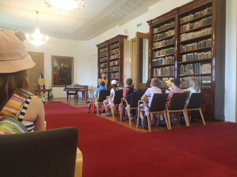 Štvrtáci na výlete vo hvezdárni