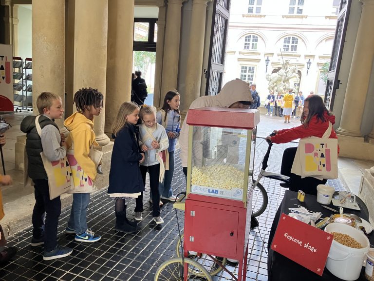 Deti pre Bratislavu v zrkadlovej sieni