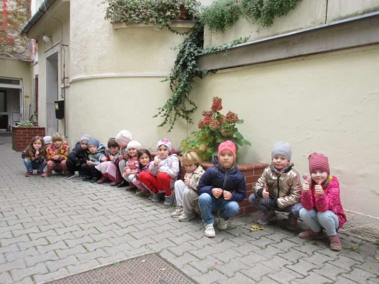 Október- Mesiac úcty k starším