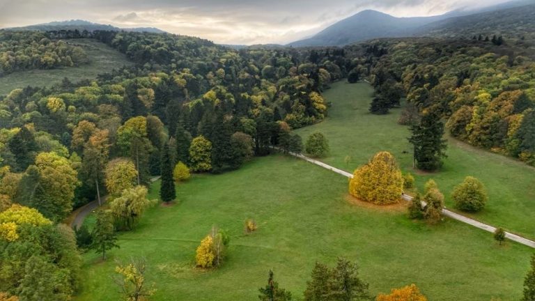 S turistickým krúžkom Smolenickým krasom do jaskyne Driny a na Smolenický zámok