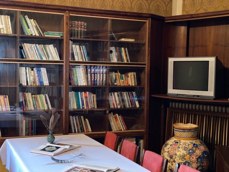 S turistickým krúžkom Smolenickým krasom do jaskyne Driny a na Smolenický zámok