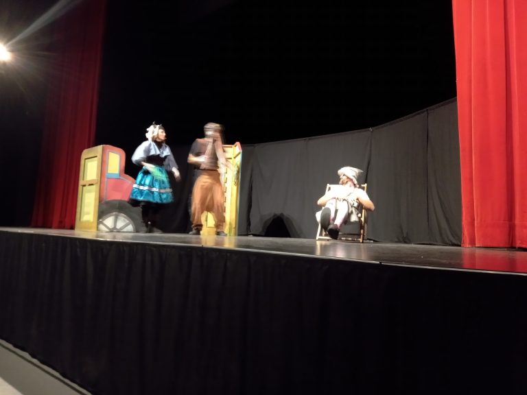 Koza rohatá a jež – divadelné predstavenie v anglicko-slovenskom jazyku