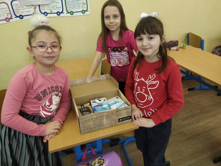 KOĽKO LÁSKY sa zmestí do krabice od topánok?