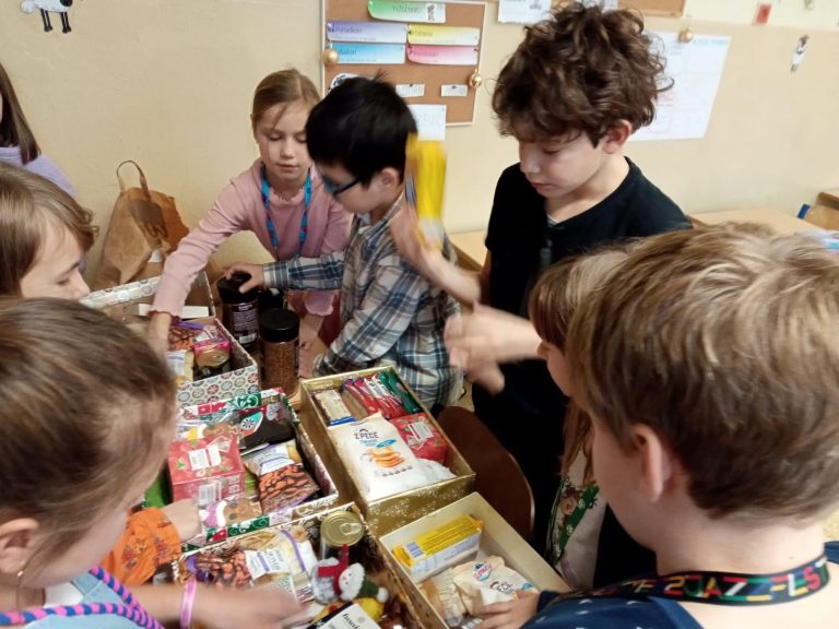 KOĽKO LÁSKY sa zmestí do krabice od topánok?