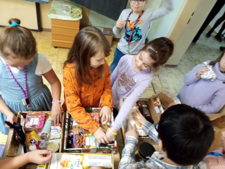 KOĽKO LÁSKY sa zmestí do krabice od topánok?