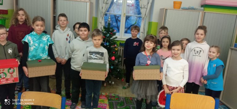 KOĽKO LÁSKY sa zmestí do krabice od topánok?