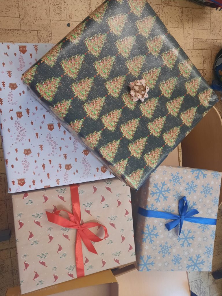 KOĽKO LÁSKY sa zmestí do krabice od topánok?