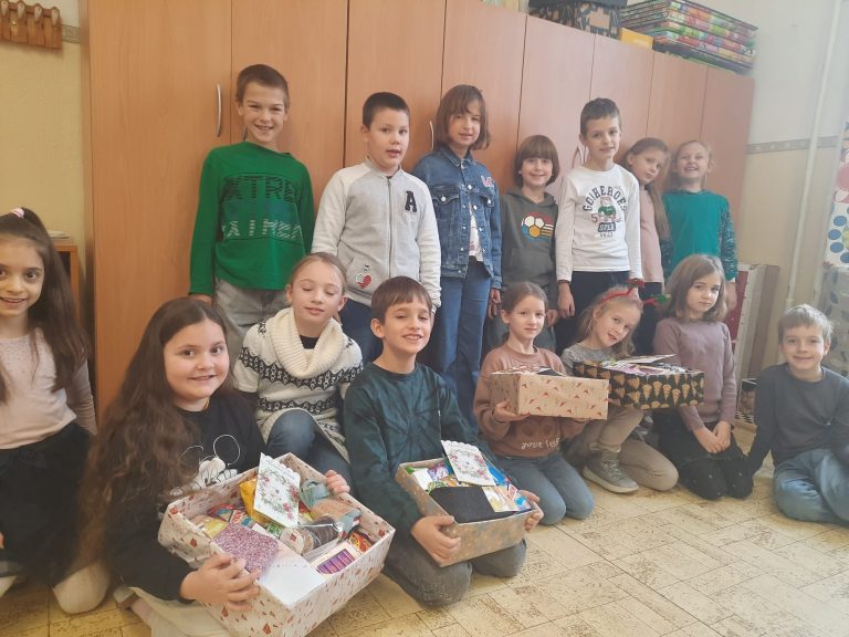 KOĽKO LÁSKY sa zmestí do krabice od topánok?