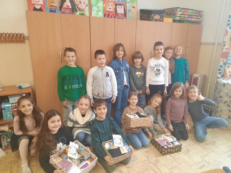 KOĽKO LÁSKY sa zmestí do krabice od topánok?