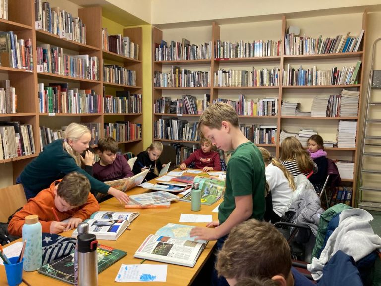 Zážitkové čítanie v knižnici – Zvedoši