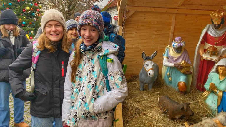 S turistickým krúžkom z Devína do Schloss Hofu alebo Vianoce na zámku