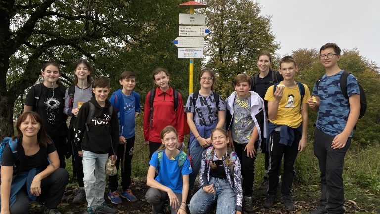 S turistickým krúžkom za najkrajším výhľadom v Malých Karpatoch. Malokarpatská sedemstovka Vysoká