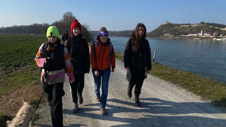 S turistickým krúžkom na Braunsberg a národným parkom Donau Auen