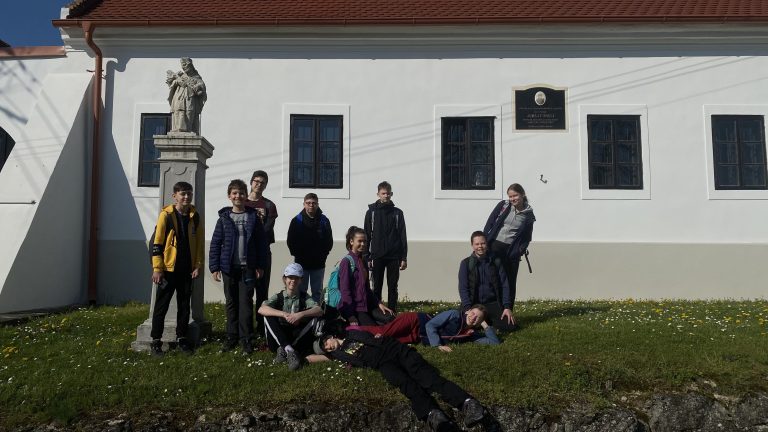 S turistickým krúžkom z Naháča cez Katarínku a Dobrovodský hrad do Hradišťa pod Vrátnom