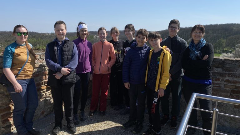 S turistickým krúžkom z Naháča cez Katarínku a Dobrovodský hrad do Hradišťa pod Vrátnom