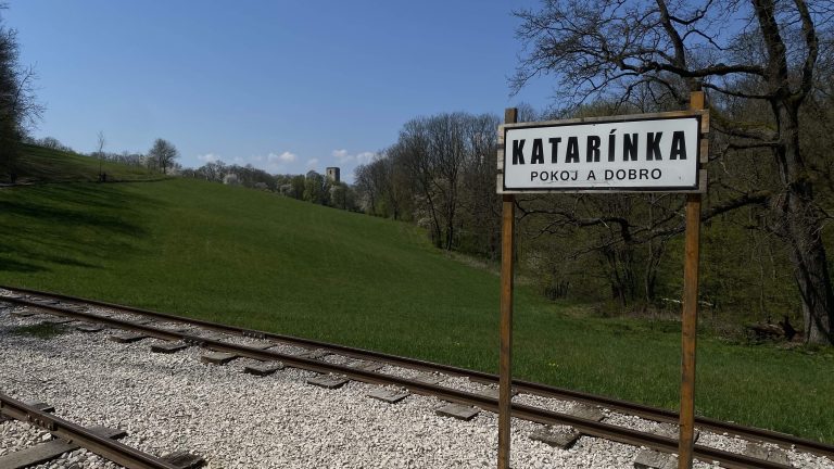 S turistickým krúžkom z Naháča cez Katarínku a Dobrovodský hrad do Hradišťa pod Vrátnom