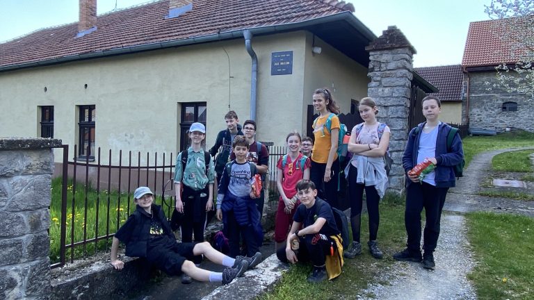 S turistickým krúžkom z Naháča cez Katarínku a Dobrovodský hrad do Hradišťa pod Vrátnom