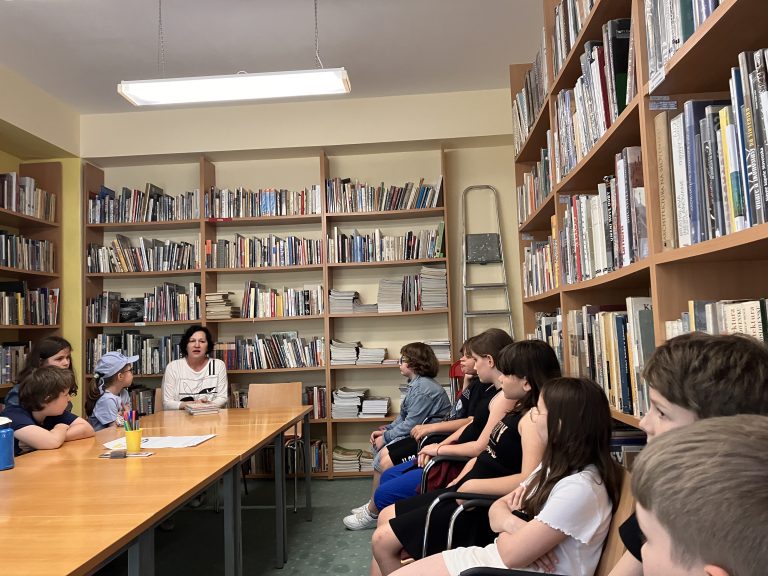 Čítajme si – čitateľský maratón v knižnici