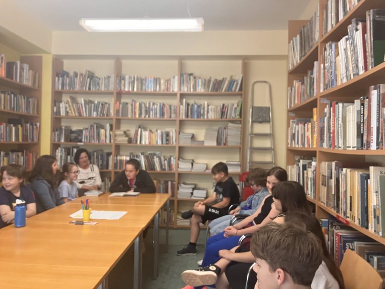 Čítajme si – čitateľský maratón v knižnici