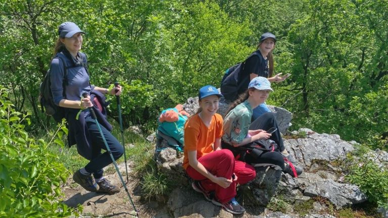 S turistickým krúžkom zo Sološnice cez 3 vrchy do Plaveckého Podhradia