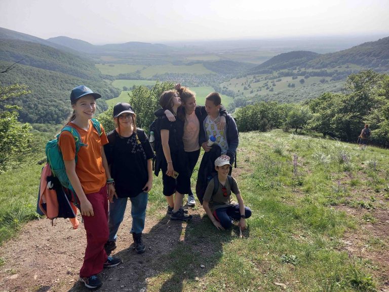 S turistickým krúžkom zo Sološnice cez 3 vrchy do Plaveckého Podhradia