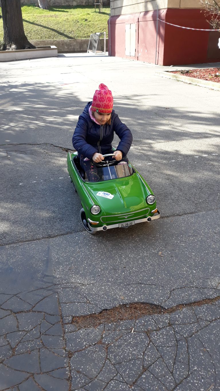 Jazda šlapacím autíčkom