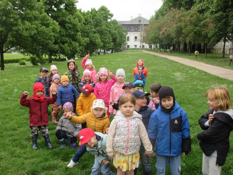 Škôlkari v Grasalkovičovej záhrade