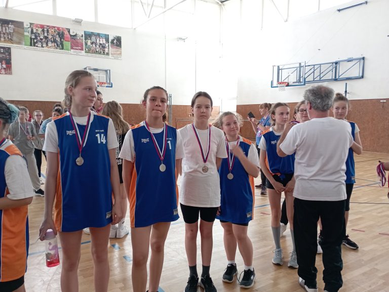 Strieborná medaila v krajskom kole vo vybíjanej
