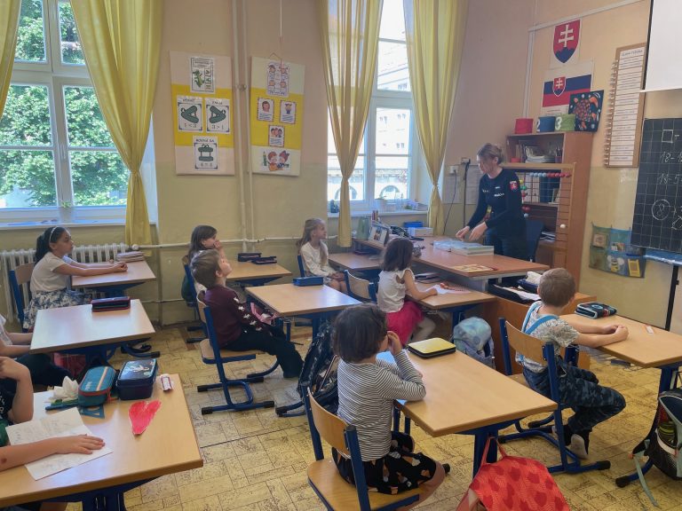 Beseda s policajtkou