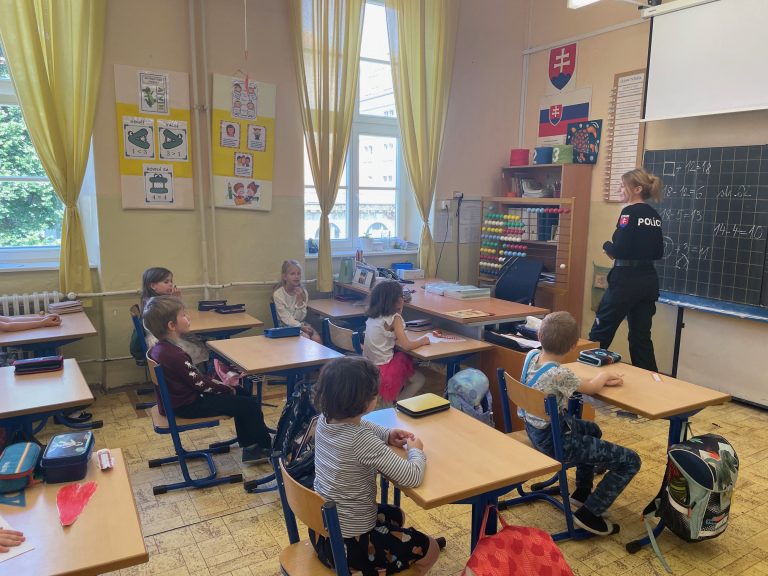 Beseda s policajtkou