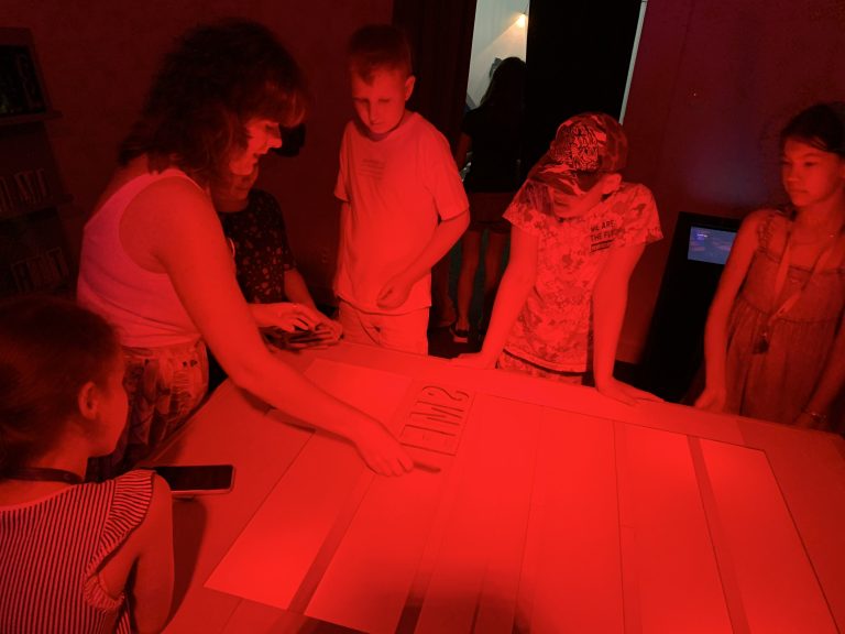 Lovci znakov v Bibiane