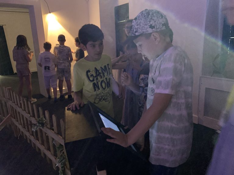 Lovci znakov v Bibiane