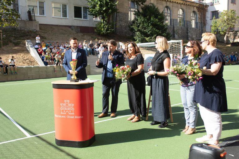 Slávnostné otvorenie zrenovovaného školského dvora