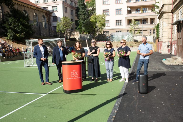 Slávnostné otvorenie zrenovovaného školského dvora