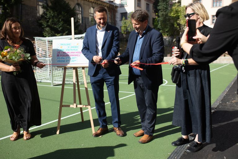 Slávnostné otvorenie zrenovovaného školského dvora