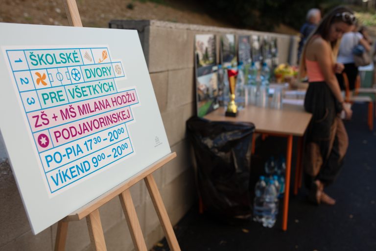 Slávnostné otvorenie zrenovovaného školského dvora