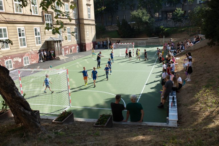 Slávnostné otvorenie zrenovovaného školského dvora