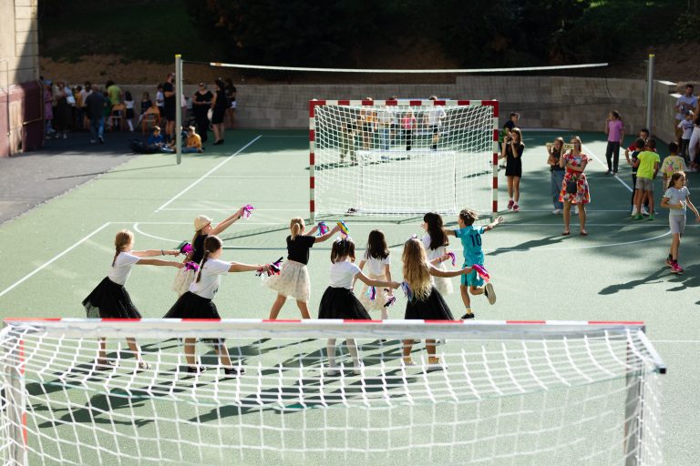 Slávnostné otvorenie zrenovovaného školského dvora