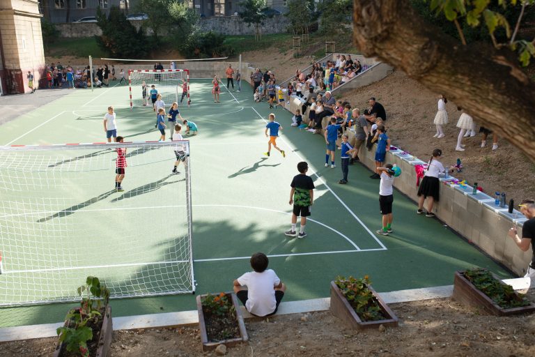 Slávnostné otvorenie zrenovovaného školského dvora