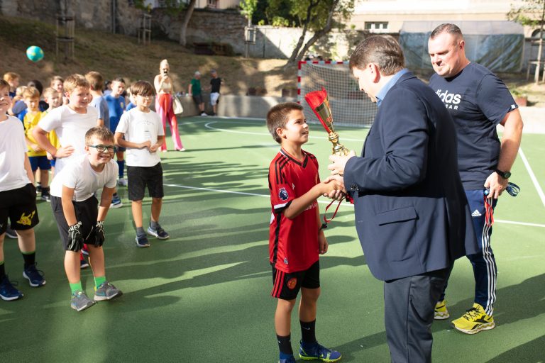 Slávnostné otvorenie zrenovovaného školského dvora