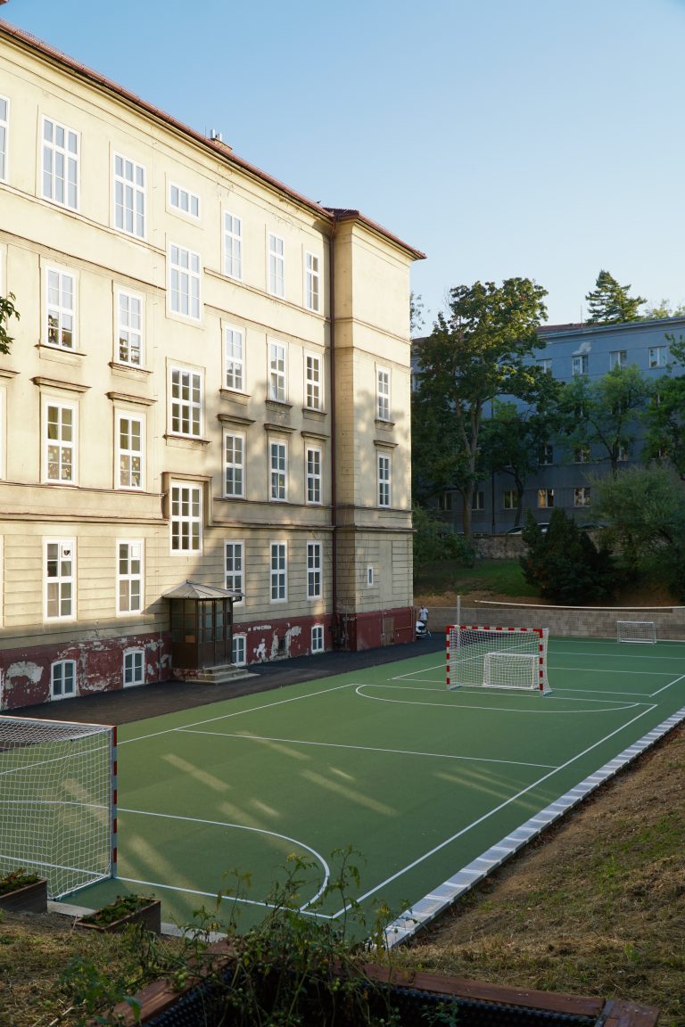 Slávnostné otvorenie zrenovovaného školského dvora